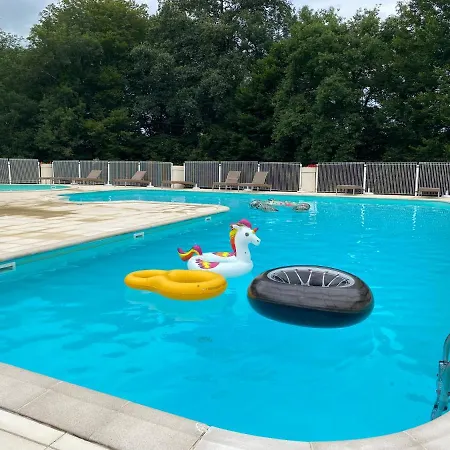 בית נופש Le Bleu 21 *